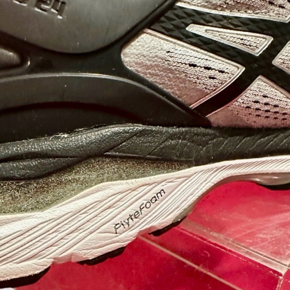 ASICS Men’s Size 10.5 Dynamic Duomax T749N Running Shoes Silver & Black GREAT - Picture 7 of 16